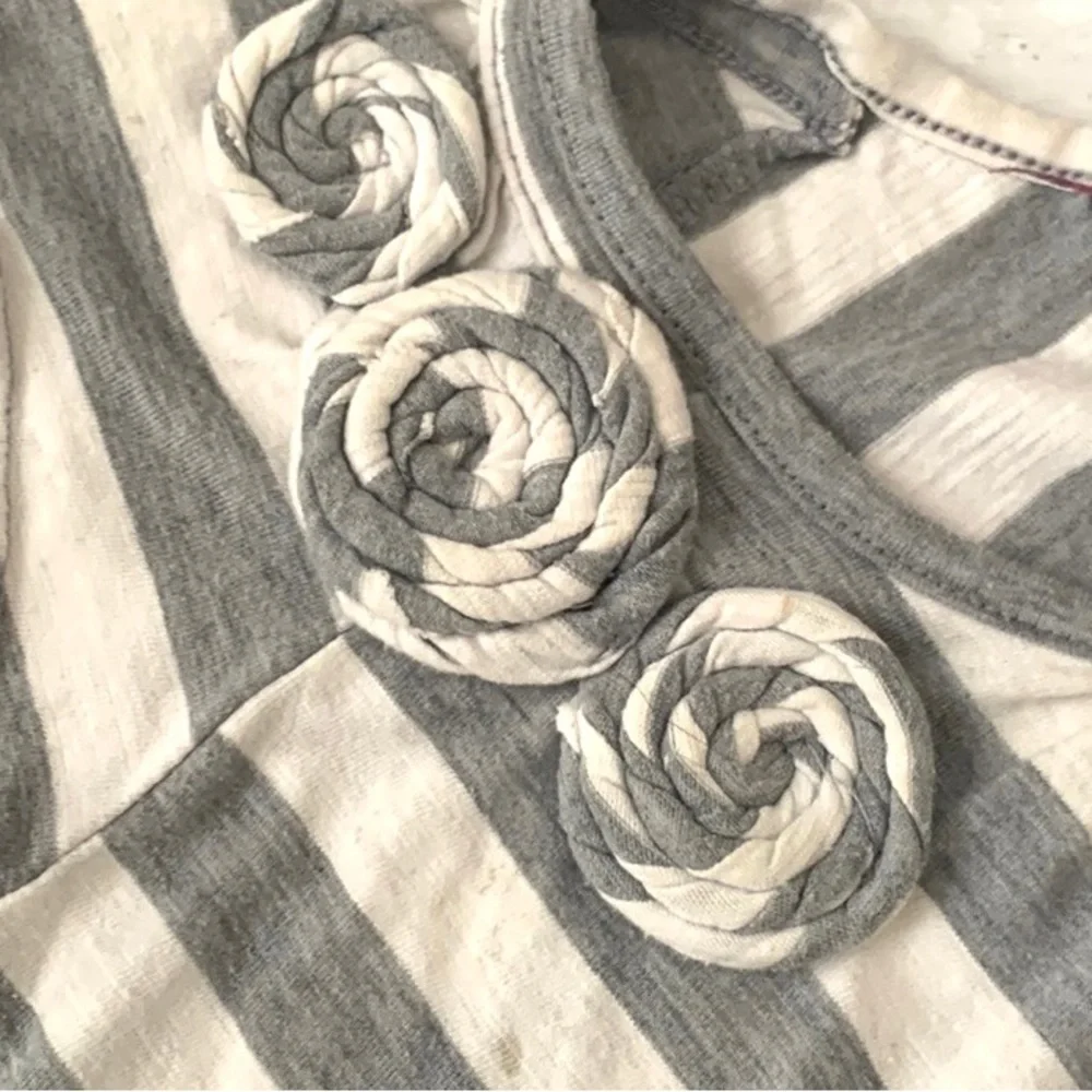 Girls 6/7 Gray White Striped Shirt Short Sleeves The Children’s Place Size 6 7